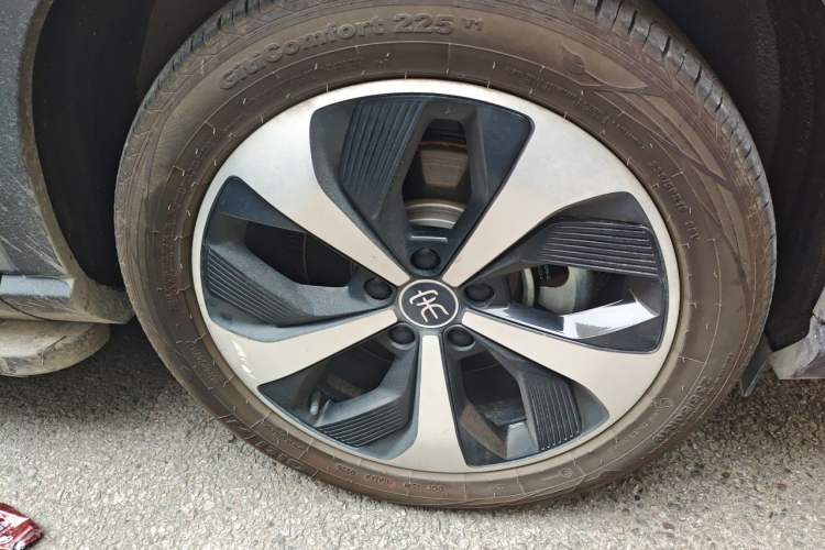 Used BYD Song PLUS New Energy 2021 DM-i 110KM Flagship Model Right Front Wheel Hub