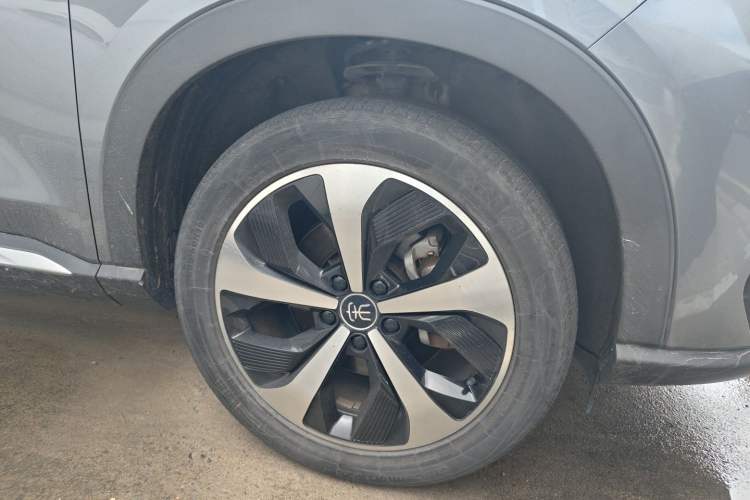 Used BYD Song PLUS New Energy 2021 EV Deluxe Model Right Front Wheel Hub
