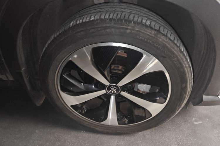 Used BYD Song PLUS New Energy 2021 DM-i 110KM Flagship PLUS Right Front Wheel Hub