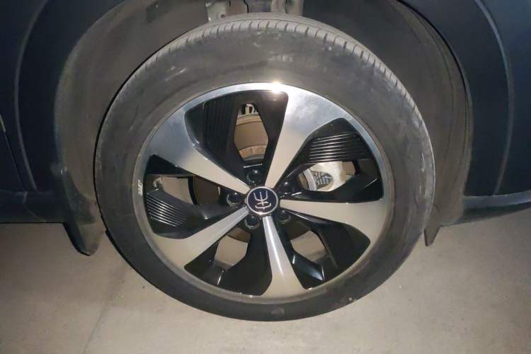 Used BYD Song PLUS New Energy 2021 EV Flagship Model Right Front Wheel Hub