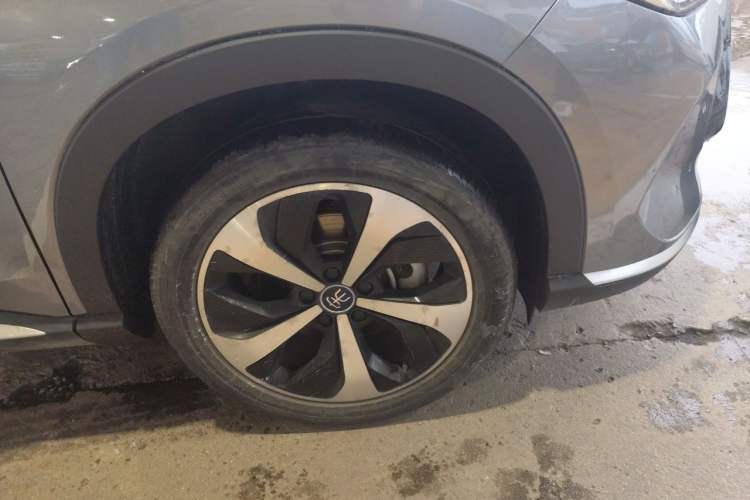 Used BYD Song PLUS New Energy 2021 DM-i 110KM Flagship PLUS Right Front Wheel Hub