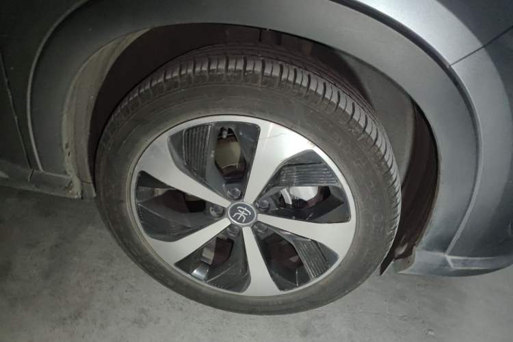 Used BYD Song PLUS New Energy 2021 DM-i 110KM Flagship Model Right Front Wheel Hub
