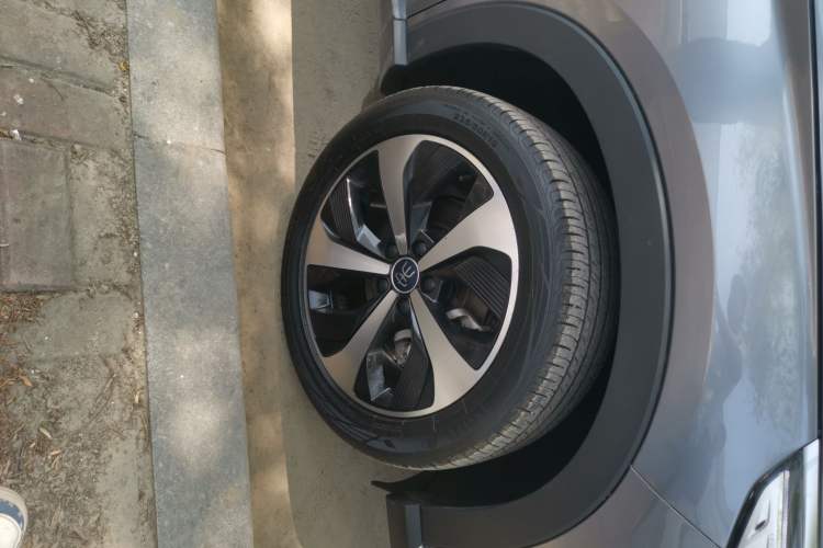 Used BYD Song PLUS New Energy 2021 DM-i 110KM Flagship Model Right Front Wheel Hub