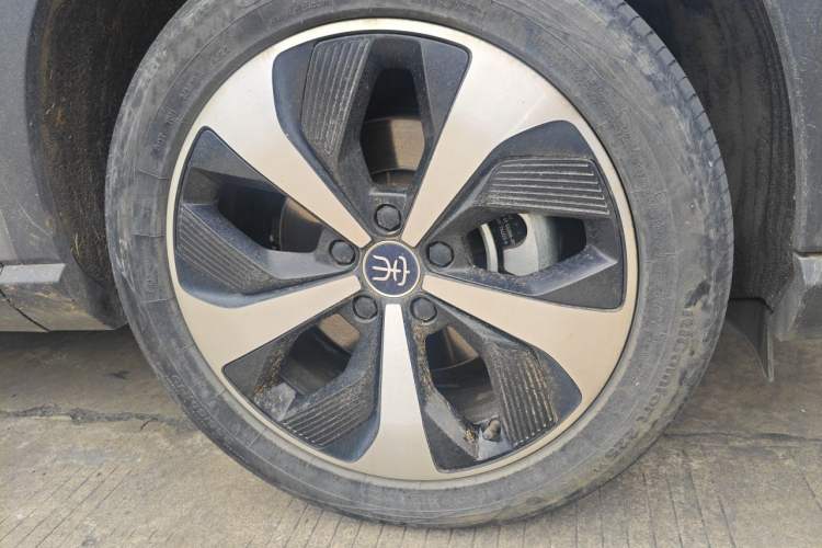 Used BYD Song PLUS New Energy 2021 DM-i 110KM Flagship PLUS Right Front Wheel Hub
