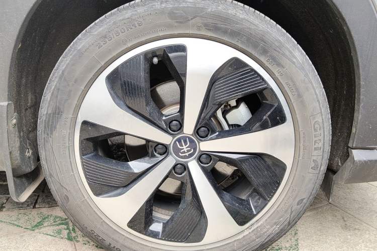 Used BYD Song PLUS New Energy 2021 DM-i 110KM Flagship PLUS Right Front Wheel Hub
