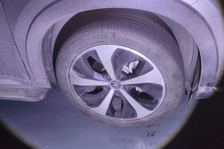 Used BYD Song PLUS New Energy 2021 DM-i 110KM Flagship PLUS Right Front Wheel Hub