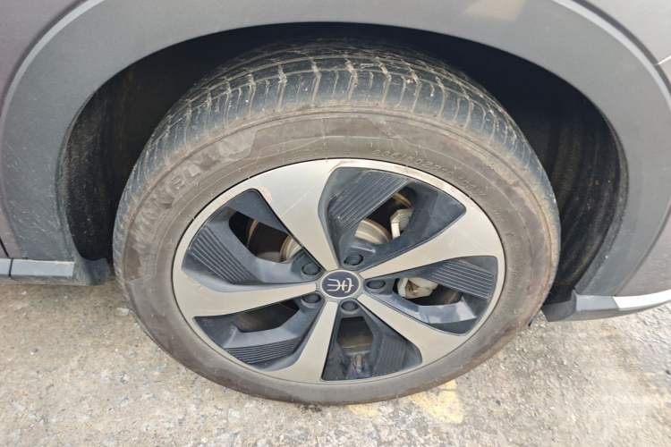 Used BYD Song PLUS New Energy 2021 DM-i 110KM Flagship PLUS Right Front Wheel Hub