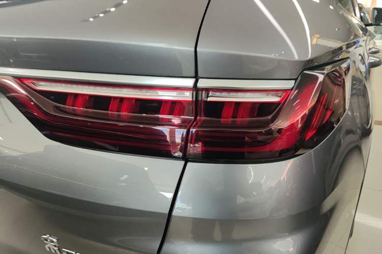 Used BYD Song PLUS New Energy 2021 DM-i 110KM Flagship PLUS Right Rear Taillight
