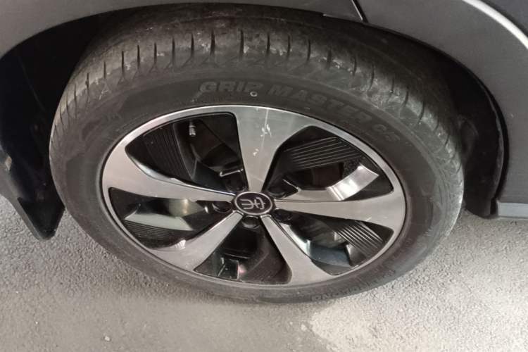 Used BYD Song PLUS New Energy 2021 DM-i 110KM Flagship Model Right Rear Wheel Hub