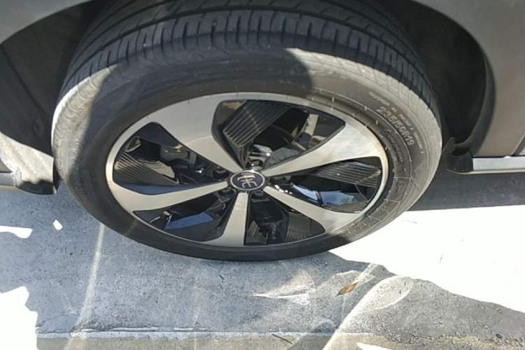 Used BYD Song PLUS New Energy 2021 DM-i 110KM Flagship PLUS Right Rear Wheel Hub