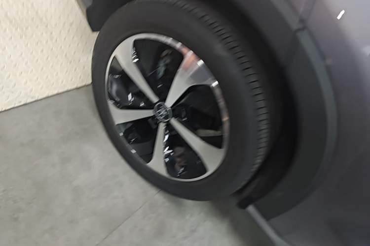 Used BYD Song PLUS New Energy 2021 DM-i 110KM Flagship Model Right Rear Wheel Hub