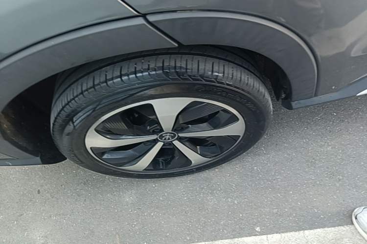 Used BYD Song PLUS New Energy 2021 DM-i 110KM Flagship PLUS Right Rear Wheel Hub
