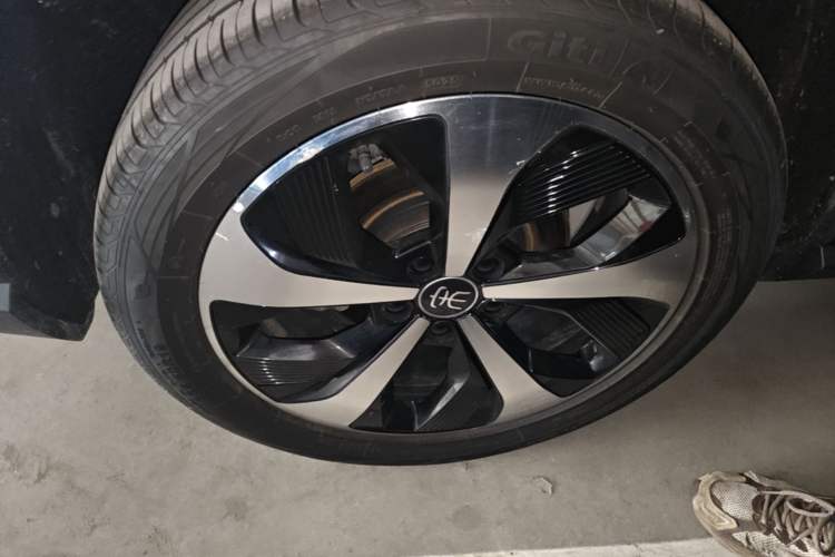 Used BYD Song PLUS New Energy 2021 EV Deluxe Model Right Rear Wheel Hub