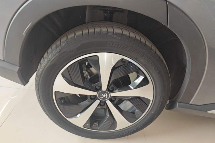 Used BYD Song PLUS New Energy 2021 DM-i 110KM Flagship PLUS Right Rear Wheel Hub
