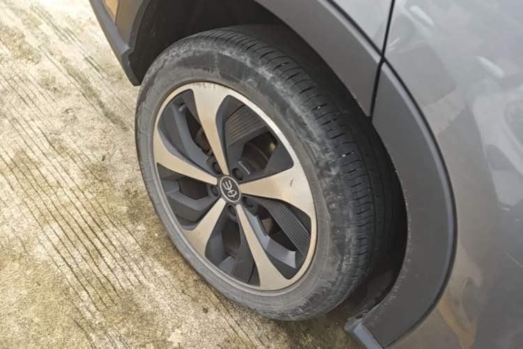 Used BYD Song PLUS New Energy 2021 DM-i 110KM Flagship PLUS Right Rear Wheel Hub