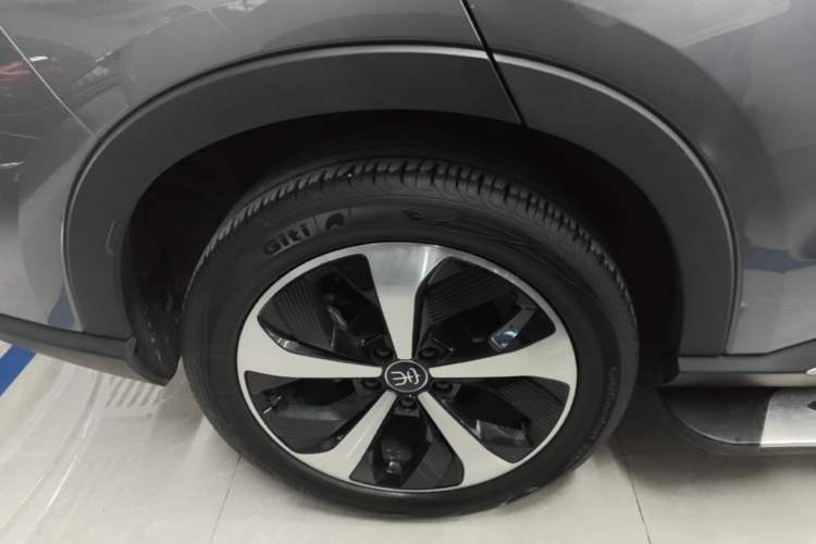 Used BYD Song PLUS New Energy 2021 DM-i 110KM Flagship PLUS Right Rear Wheel Hub