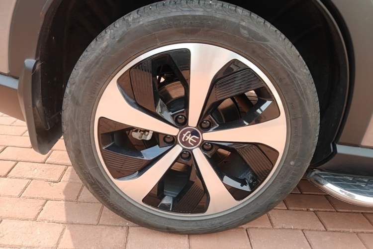 Used BYD Song PLUS New Energy 2021 DM-i 110KM Flagship PLUS Right Rear Wheel Hub