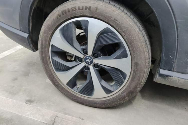 Used BYD Song PLUS New Energy 2021 EV Deluxe Model Right Rear Wheel Hub