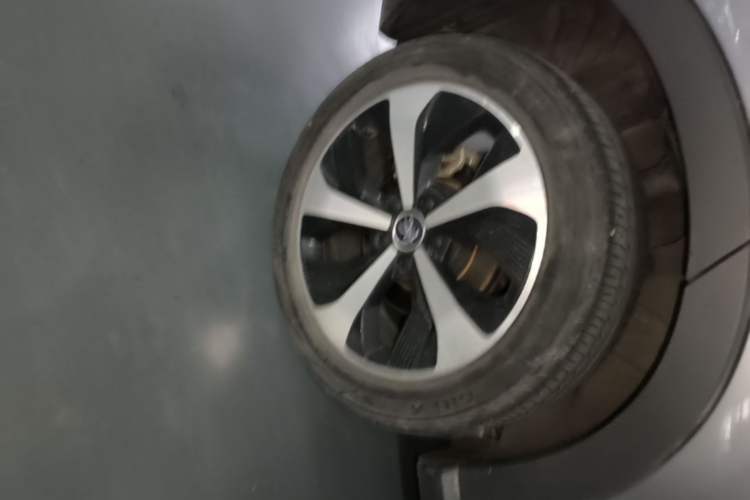 Used BYD Song PLUS New Energy 2021 EV Deluxe Model Right Rear Wheel Hub