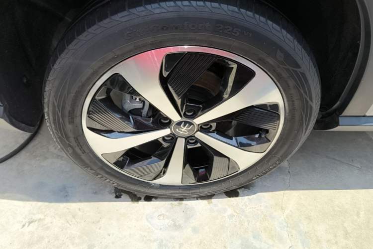 Used BYD Song PLUS New Energy 2021 EV Deluxe Model Right Rear Wheel Hub