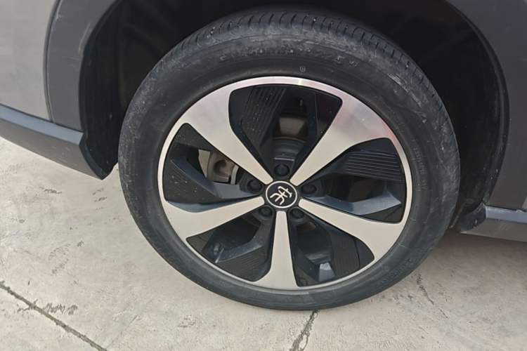 Used BYD Song PLUS New Energy 2021 DM-i 110KM Flagship PLUS Right Rear Wheel Hub