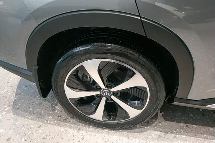 Used BYD Song PLUS New Energy 2021 DM-i 110KM Flagship PLUS Right Rear Wheel Hub
