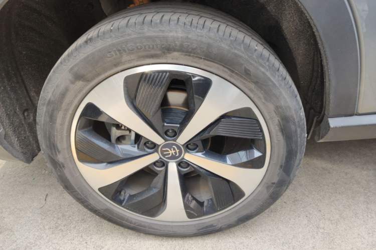 Used BYD Song PLUS New Energy 2021 DM-i 110KM Flagship PLUS Right Rear Wheel Hub