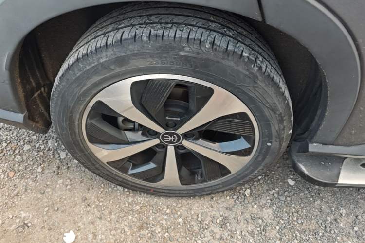 Used BYD Song PLUS New Energy 2021 DM-i 110KM Flagship PLUS Right Rear Wheel Hub