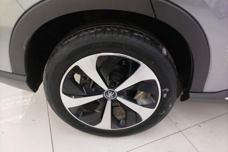 Used BYD Song PLUS New Energy 2021 DM-i 110KM Flagship PLUS Right Rear Wheel Hub