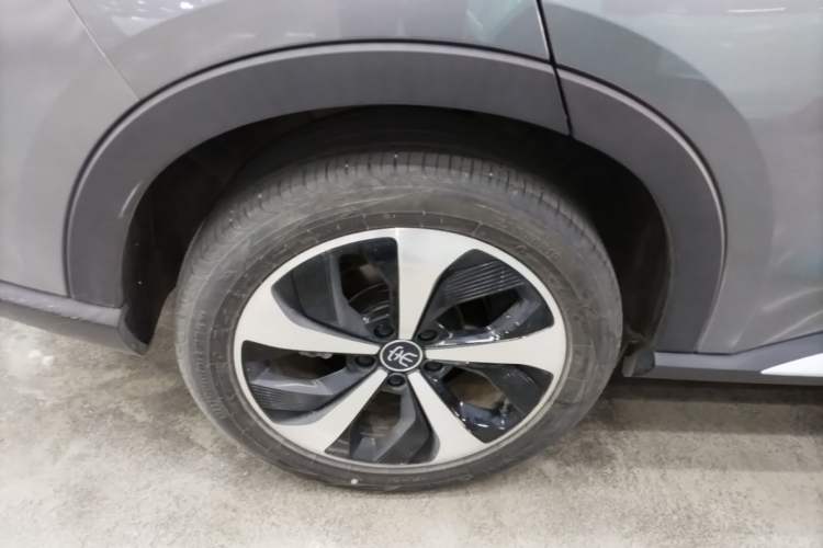Used BYD Song PLUS New Energy 2021 DM-i 110KM Flagship PLUS Right Rear Wheel Hub