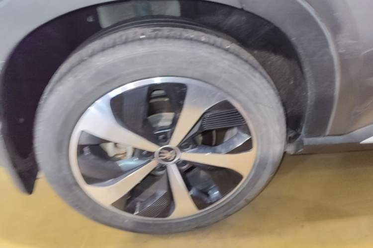 Used BYD Song PLUS New Energy 2021 DM-i 110KM Flagship PLUS Right Rear Wheel Hub