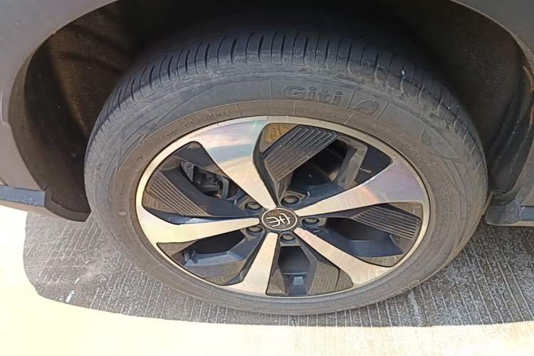 Used BYD Song PLUS New Energy 2021 DM-i 110KM Flagship PLUS Right Rear Wheel Hub