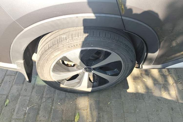Used BYD Song PLUS New Energy 2021 DM-i 110KM Flagship PLUS Right Rear Wheel Hub