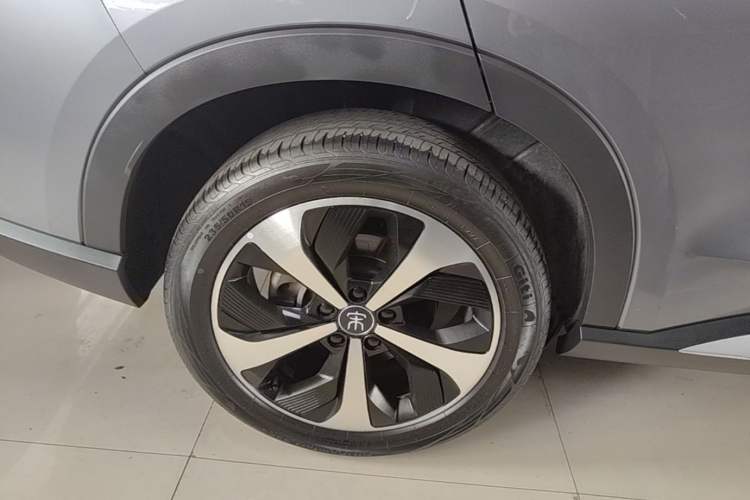 Used BYD Song PLUS New Energy 2021 EV Flagship Model Right Rear Wheel Hub