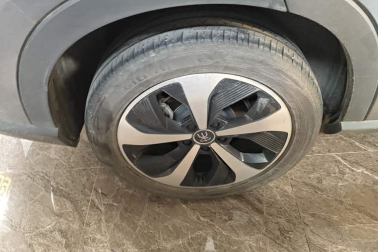 Used BYD Song PLUS New Energy 2021 DM-i 110KM Flagship PLUS Right Rear Wheel Hub