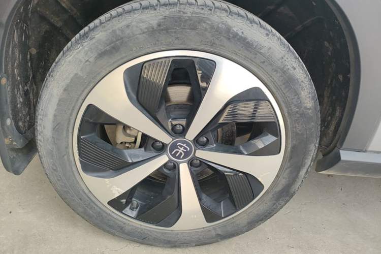 Used BYD Song PLUS New Energy 2021 EV Flagship Model Right Rear Wheel Hub