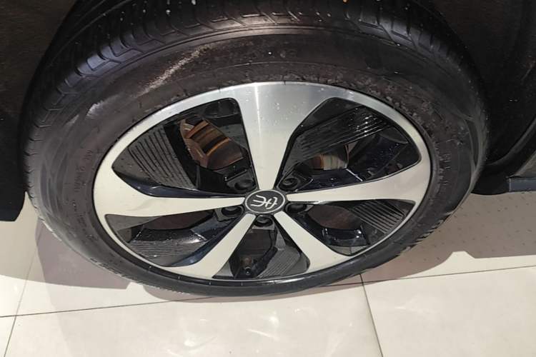 Used BYD Song PLUS New Energy 2021 DM-i 110KM Flagship Model Right Rear Wheel Hub