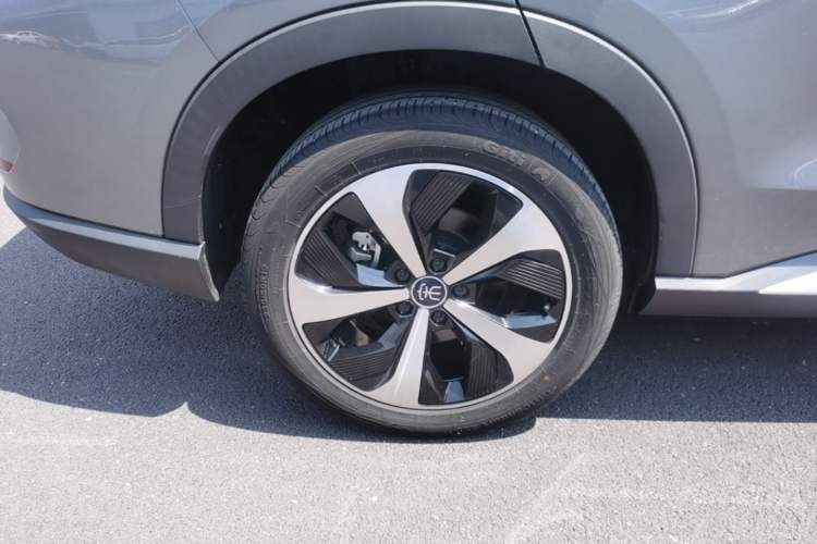 Used BYD Song PLUS New Energy 2021 DM-i 110KM Flagship PLUS Right Rear Wheel Hub