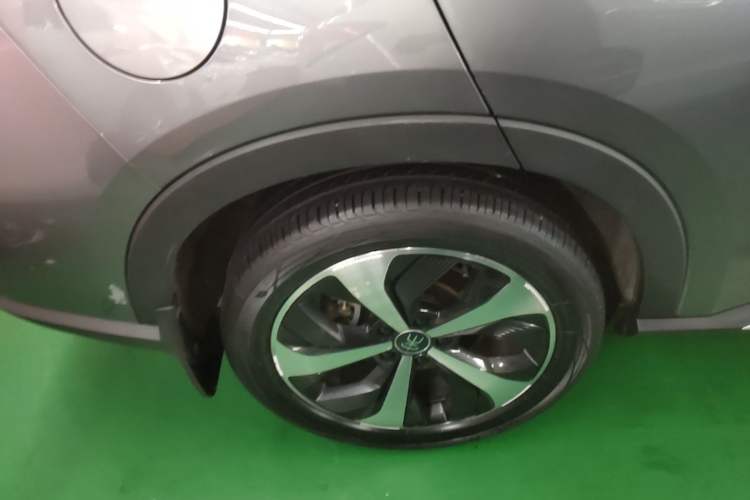 Used BYD Song PLUS New Energy 2021 DM-i 110KM Flagship PLUS Right Rear Wheel Hub