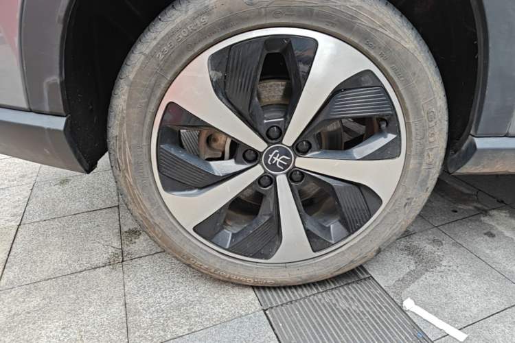 Used BYD Song PLUS New Energy 2021 DM-i 110KM Flagship PLUS Right Rear Wheel Hub