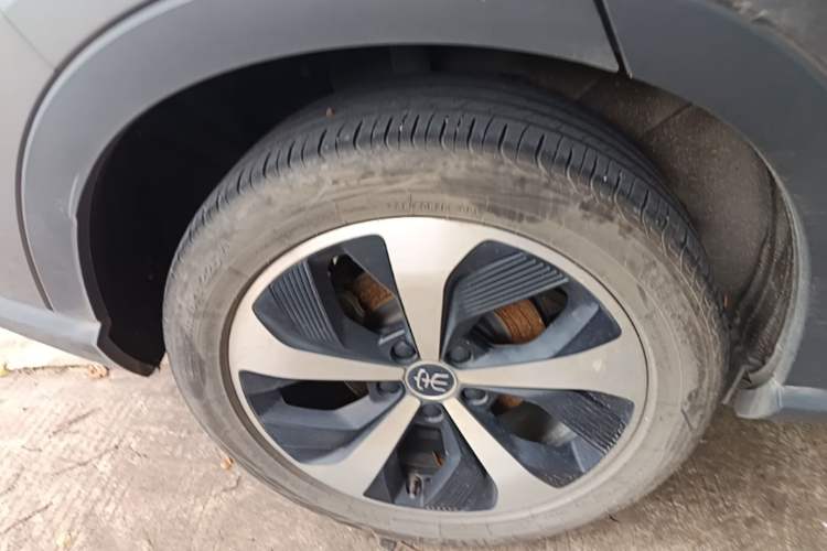 Used BYD Song PLUS New Energy 2021 EV Flagship Model Right Rear Wheel Hub