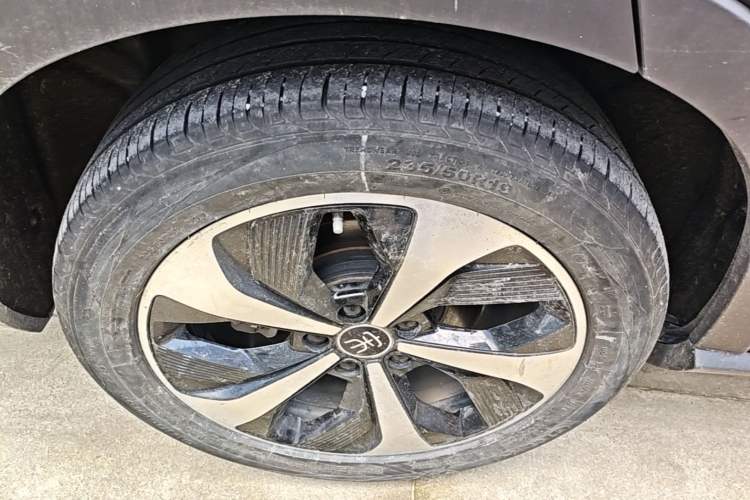 Used BYD Song PLUS New Energy 2021 EV Flagship Model Right Rear Wheel Hub