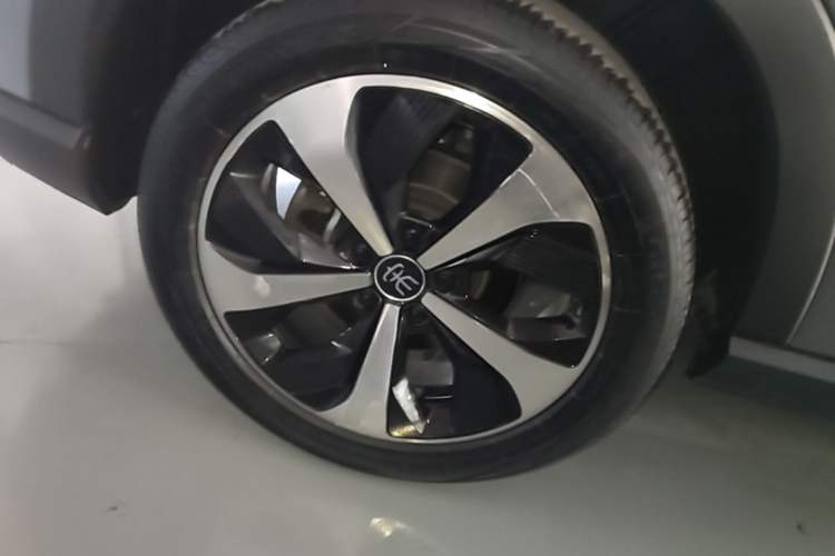 Used BYD Song PLUS New Energy 2021 EV Deluxe Model Right Rear Wheel Hub