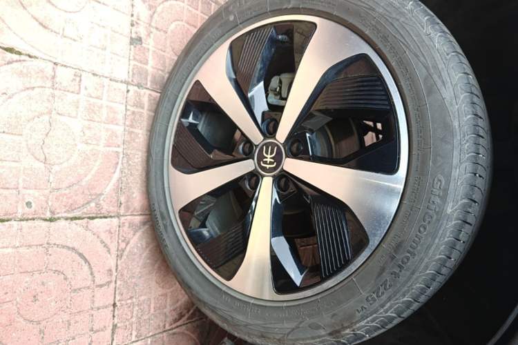 Used BYD Song PLUS New Energy 2021 DM-i 110KM Flagship PLUS Right Rear Wheel Hub
