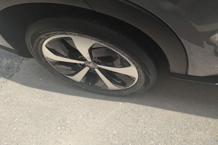 Used BYD Song PLUS New Energy 2021 DM-i 110KM Flagship PLUS Right Rear Wheel Hub
