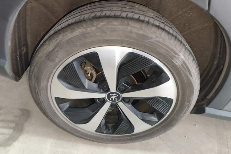 Used BYD Song PLUS New Energy 2021 DM-i 110KM Flagship PLUS Right Rear Wheel Hub