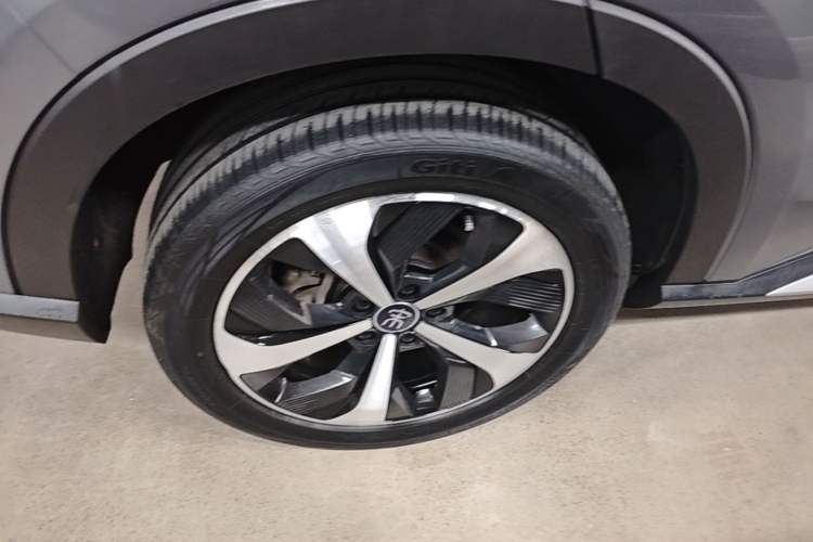 Used BYD Song PLUS New Energy 2021 DM-i 110KM Flagship Model Right Rear Wheel Hub