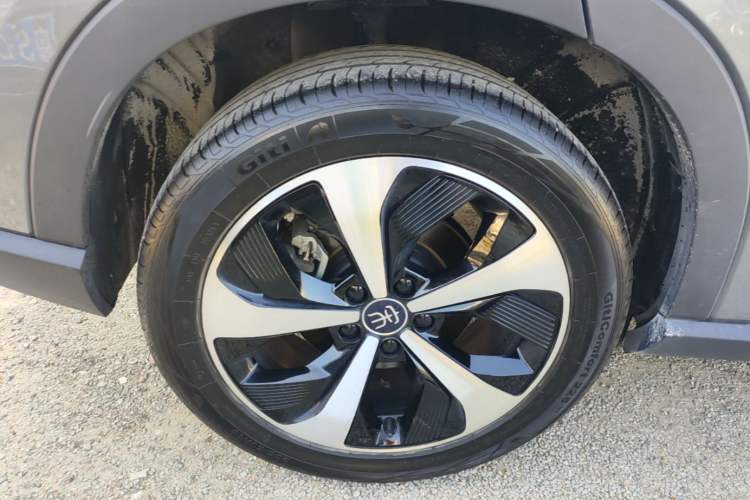 Used BYD Song PLUS New Energy 2021 DM-i 110KM Flagship Model Right Rear Wheel Hub