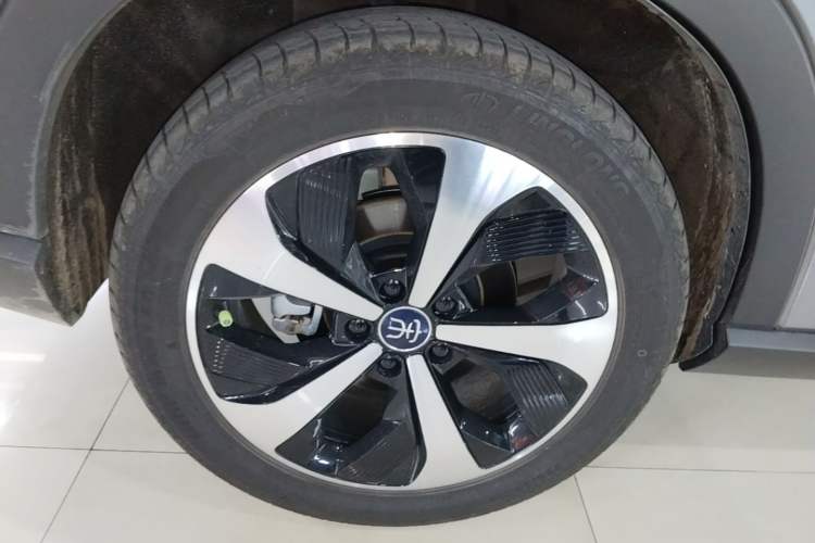 Used BYD Song PLUS New Energy 2021 DM-i 110KM Flagship PLUS Right Rear Wheel Hub