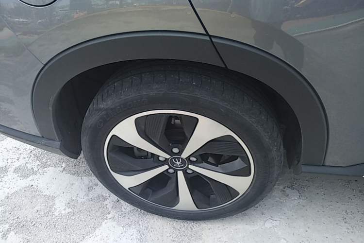Used BYD Song PLUS New Energy 2021 DM-i 110KM Flagship Model Right Rear Wheel Hub